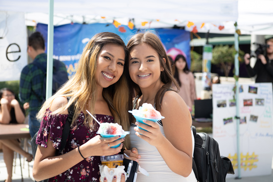 GWC Fall Club Expo Students having a snow cone